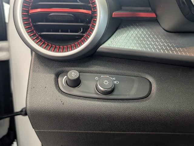 Certified 2024 Chevrolet Trax RS w/ Driver Confidence Package image 27