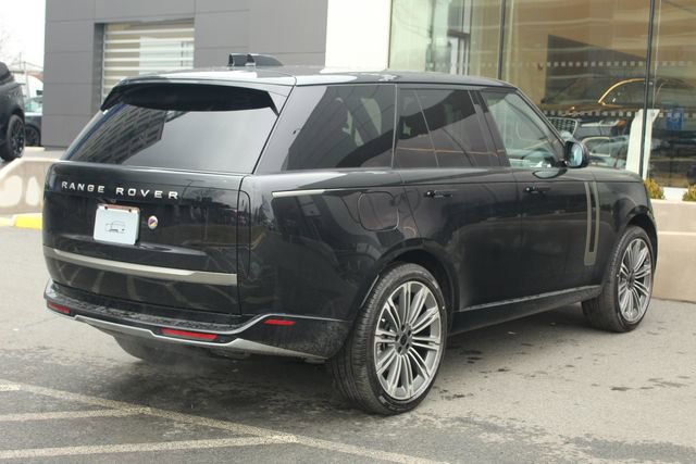 New 2026 Land Rover Range Rover SE image 2