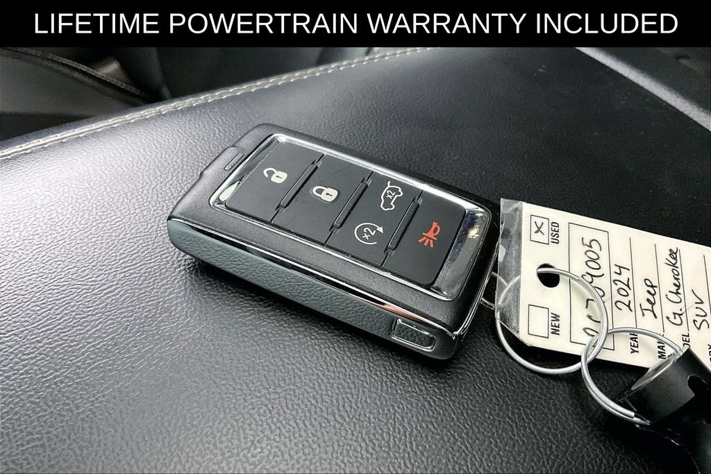 Used 2024 Jeep Grand Cherokee Limited w/ Black Appearance Package RWD image 13