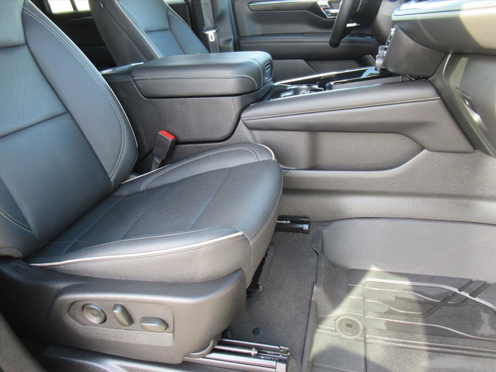 Used 2025 Chevrolet Suburban Premier image 10