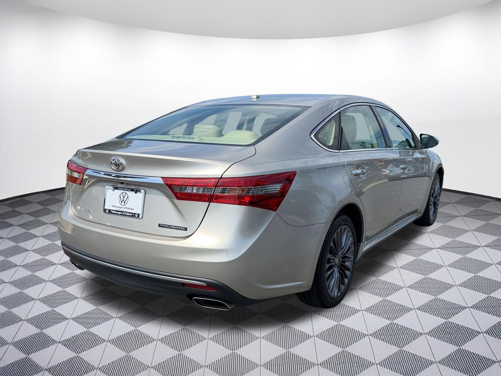 Used 2016 Toyota Avalon Touring FWD image 9