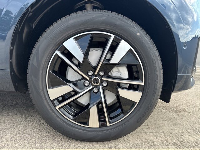 New 2026 Volvo XC60 B5 Plus w/ Climate Package image 10
