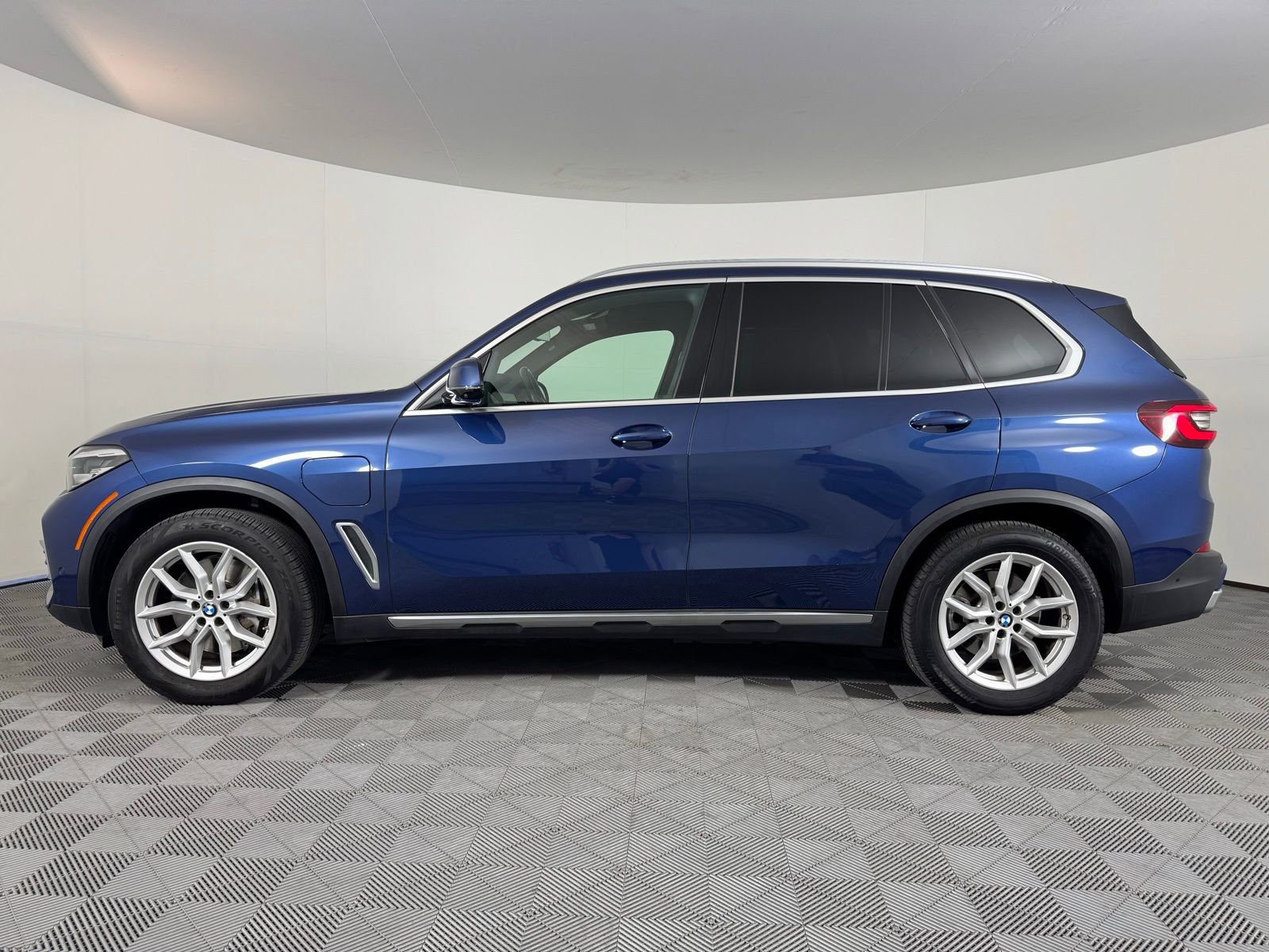 Used 2021 BMW X5 xDrive45e w/ Premium Package image 26