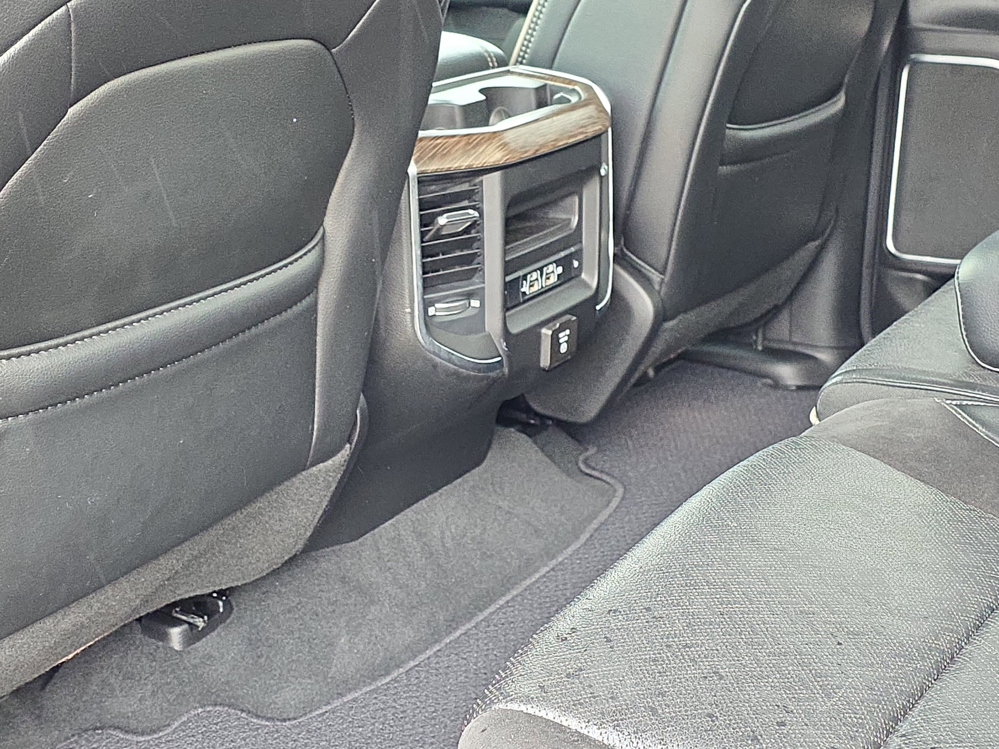 Used 2019 RAM 1500 Laramie AWD/4WD image 28