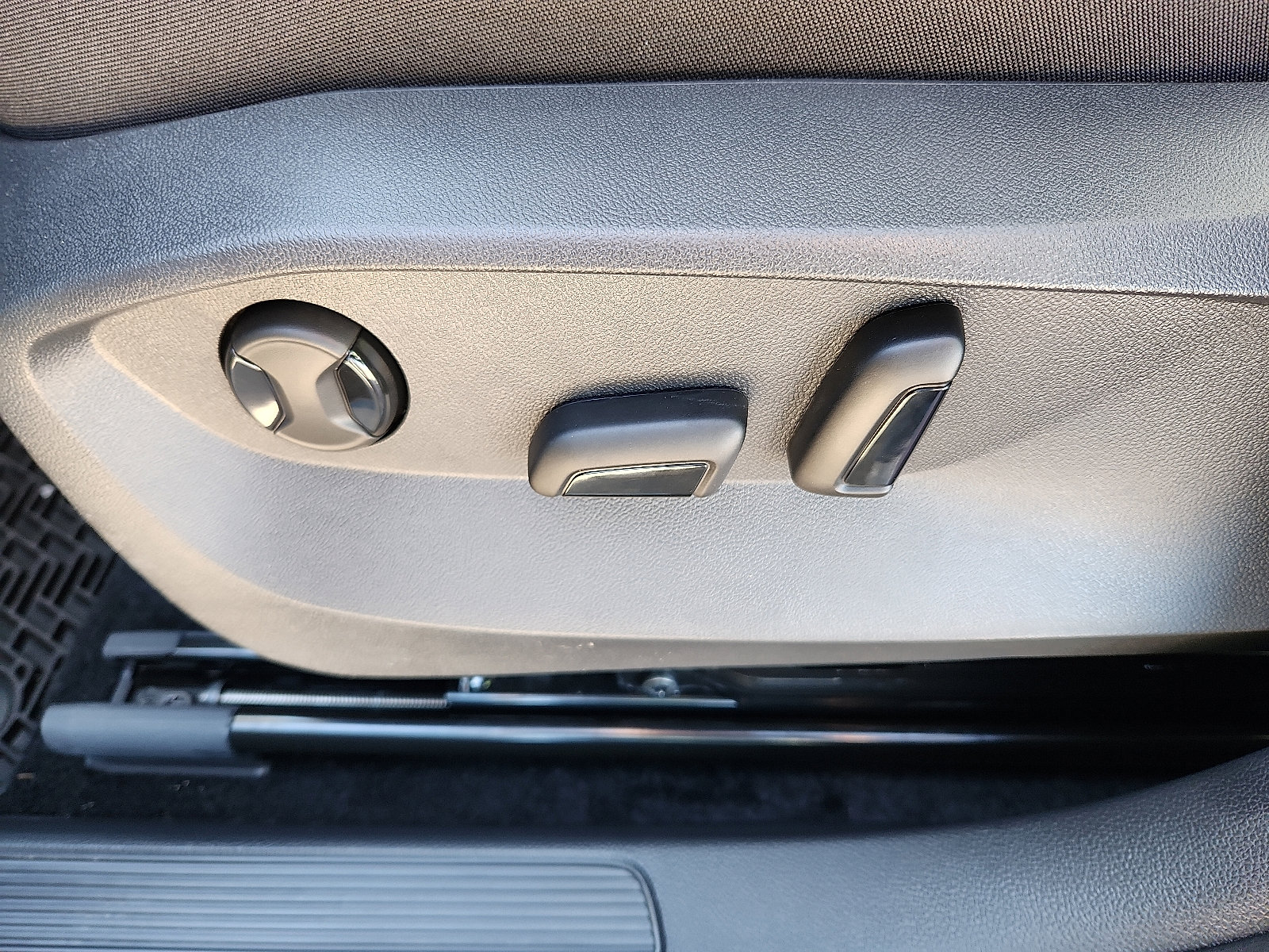 New 2026 Volkswagen Taos SE image 11