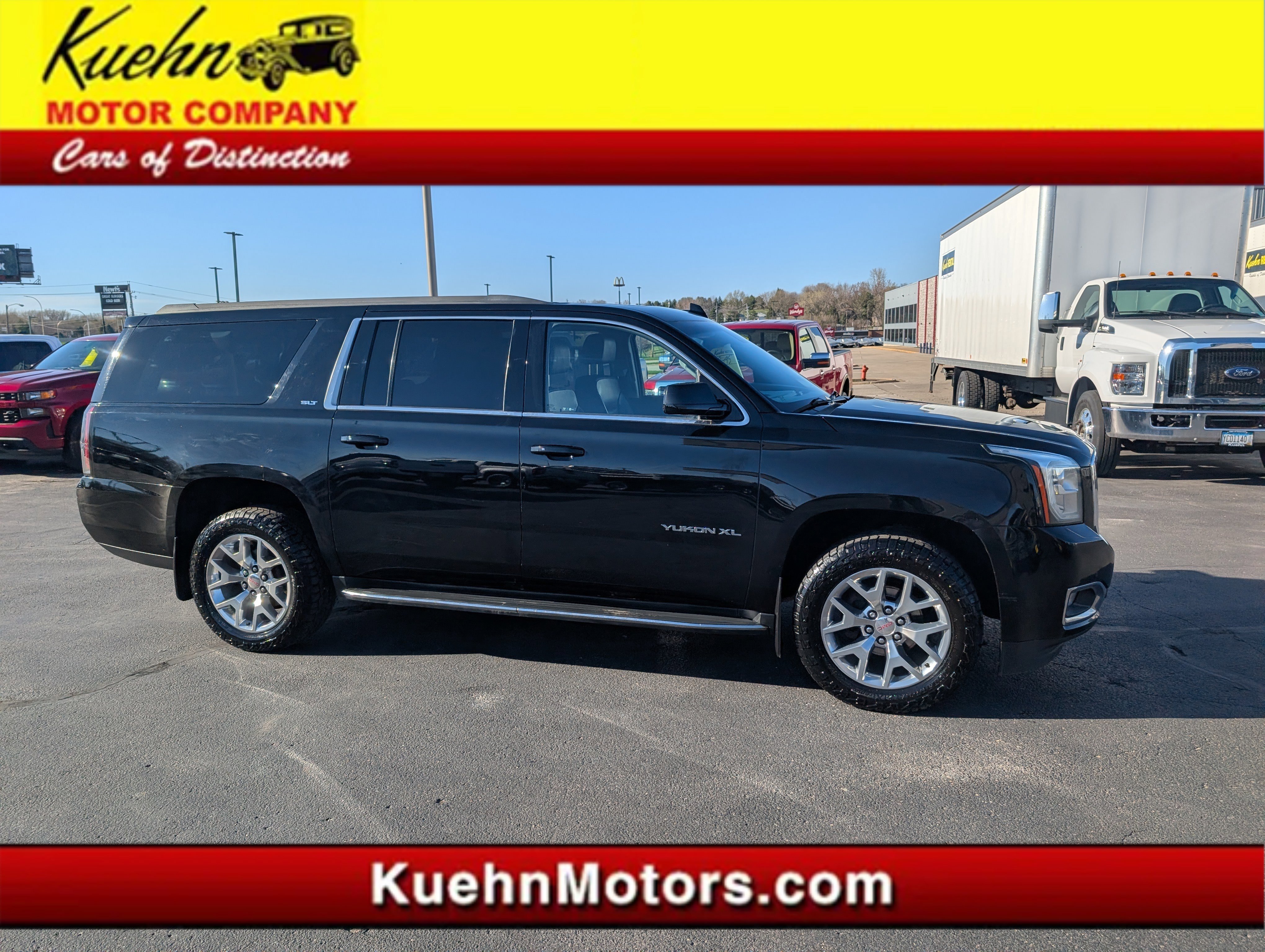 Used 2017 GMC Yukon XL SLT w/ Open Road Package image 1