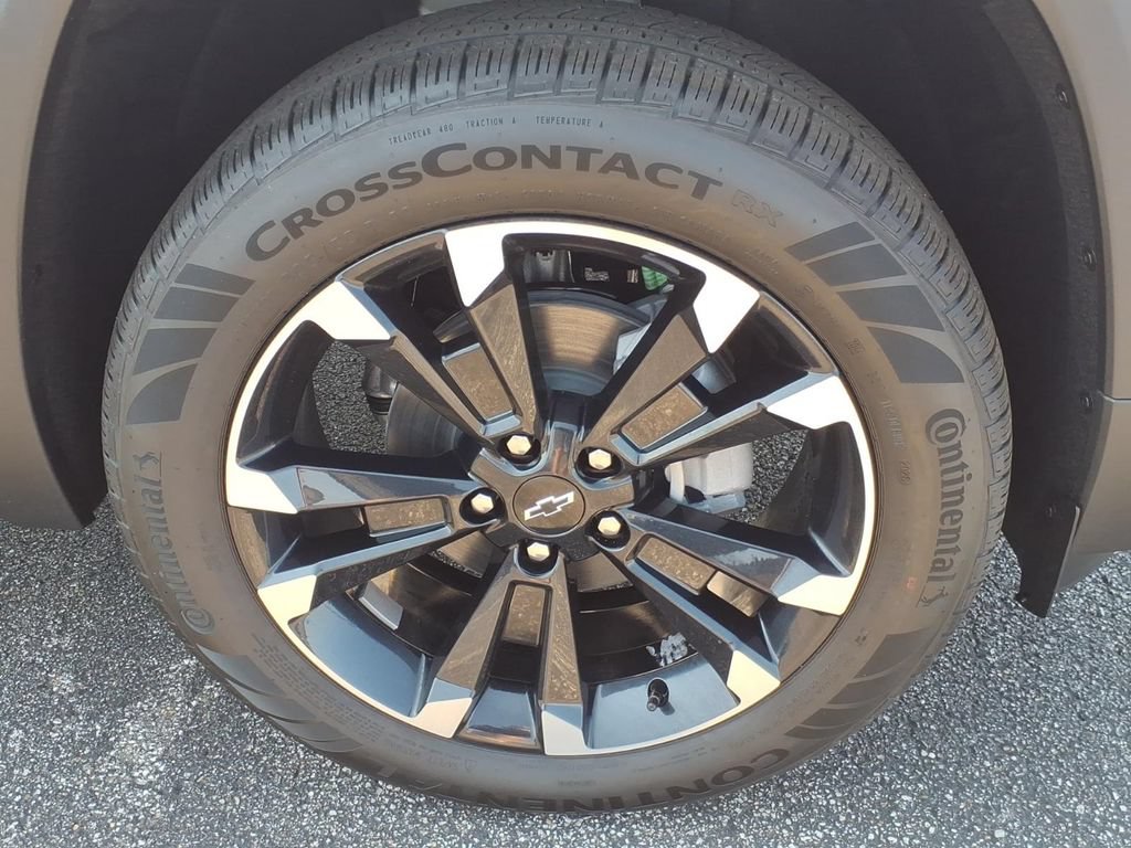 New 2027 Chevrolet Equinox RS w/ LPO, Floor Liner Package FWD image 17