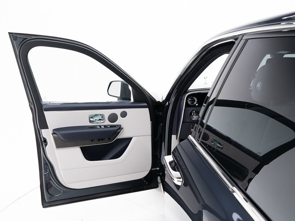 Used 2026 Rolls-Royce Cullinan AWD/4WD image 11