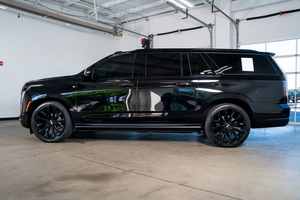 Used 2026 Cadillac Escalade ESV Platinum Sport w/ LPO, ONYX Package image 16