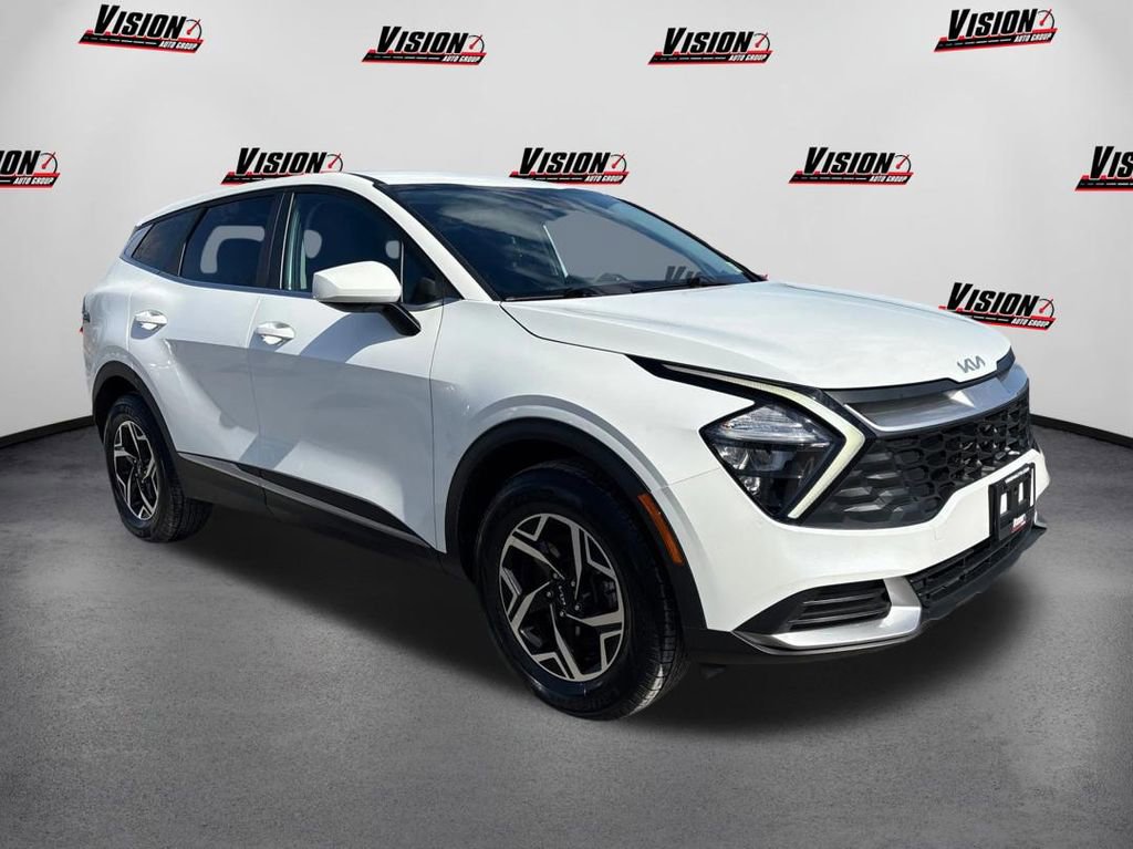 Used 2023 Kia Sportage LX image 3