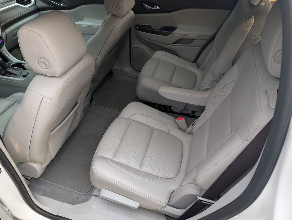 Used 2017 GMC Acadia SLT image 25