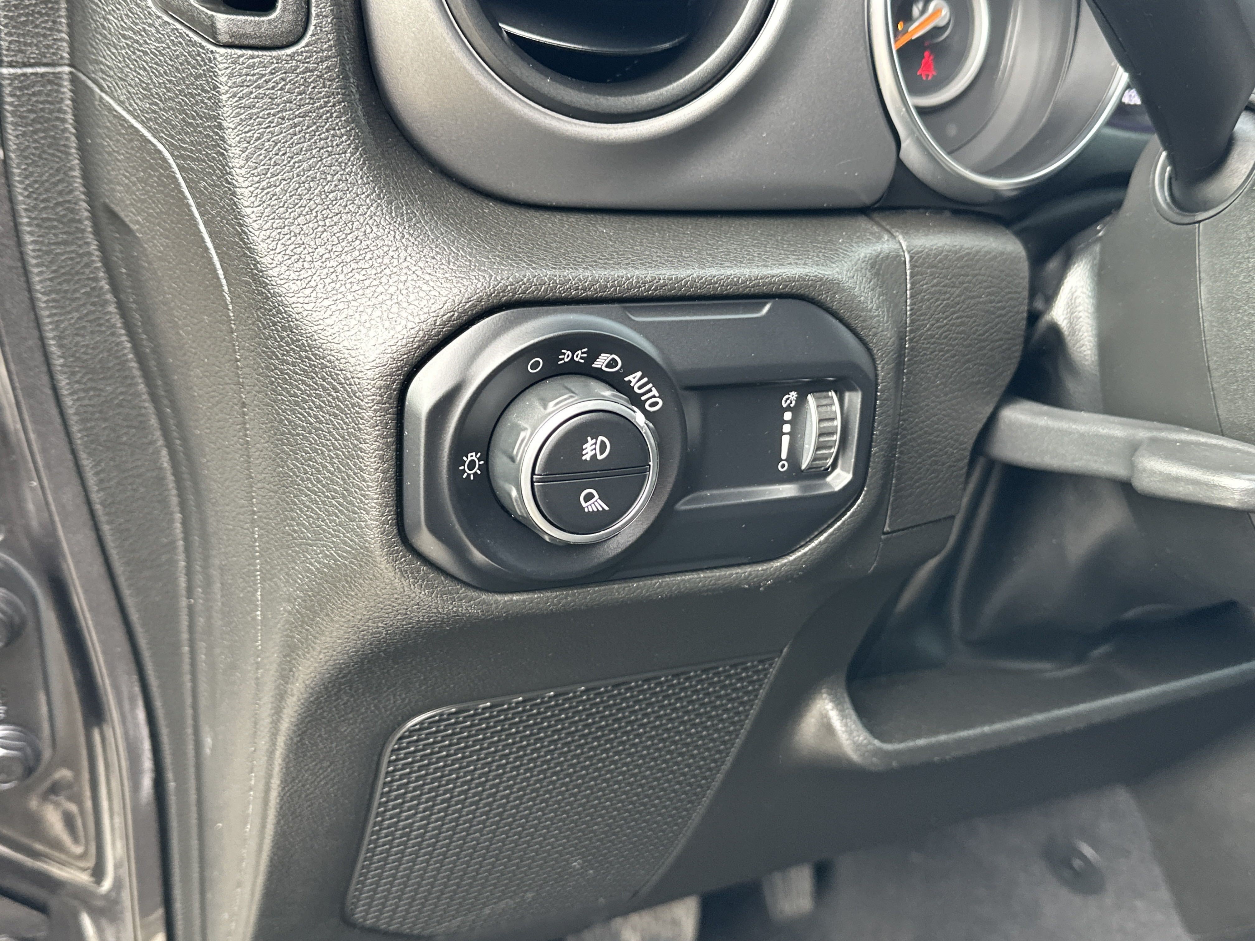 Used 2023 Jeep Gladiator Sport AWD/4WD image 15