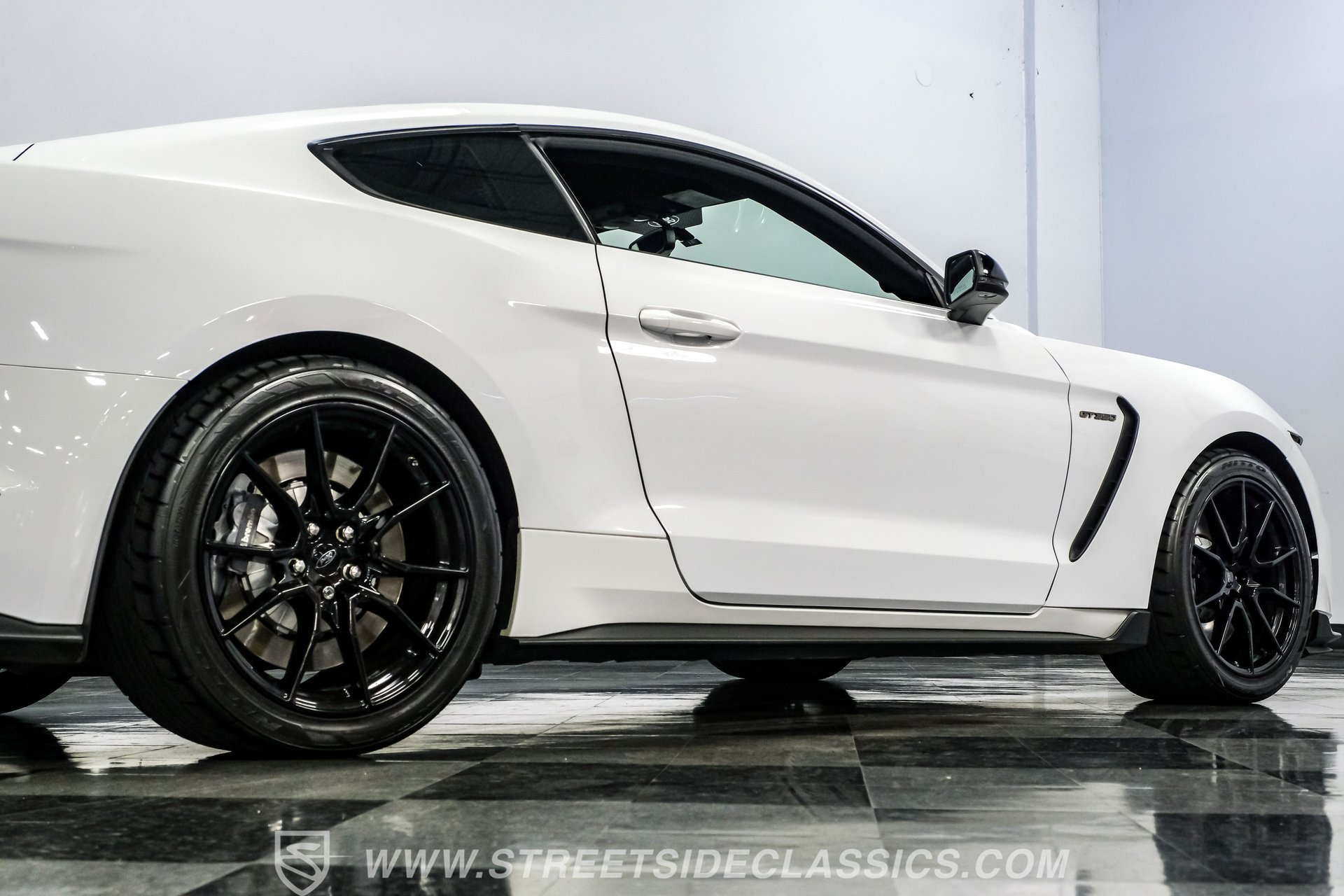 Used 2019 Ford Mustang Shelby GT350 w/ Technology Package RWD image 28