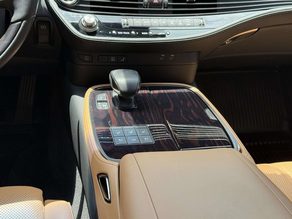 Used 2023 Lexus LS 500 AWD w/ Luxury Package image 19