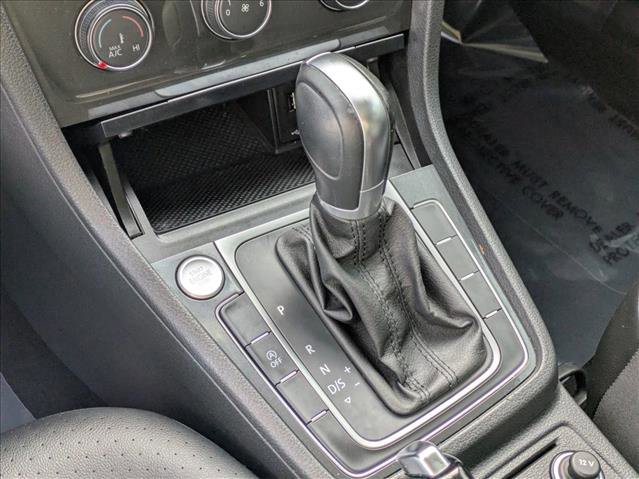 Used 2019 Volkswagen Golf SE image 22