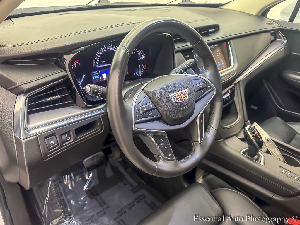 Used 2017 Cadillac XT5 Luxury w/ Driver Awareness Package AWD/4WD image 11