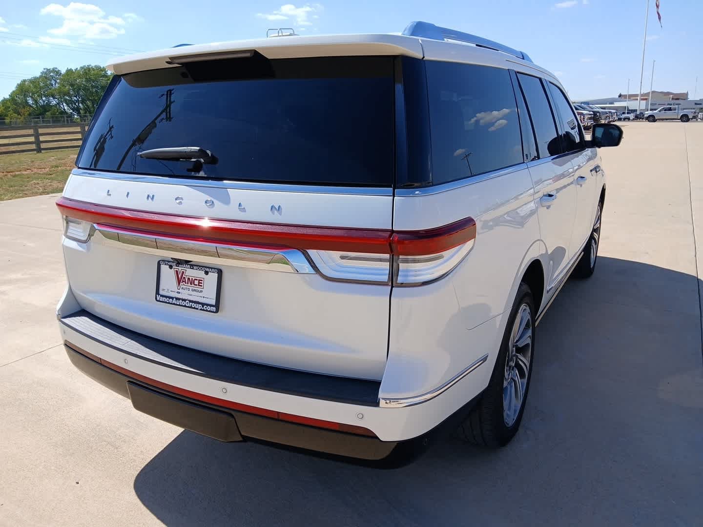 Used 2024 Lincoln Navigator Reserve AWD/4WD image 6