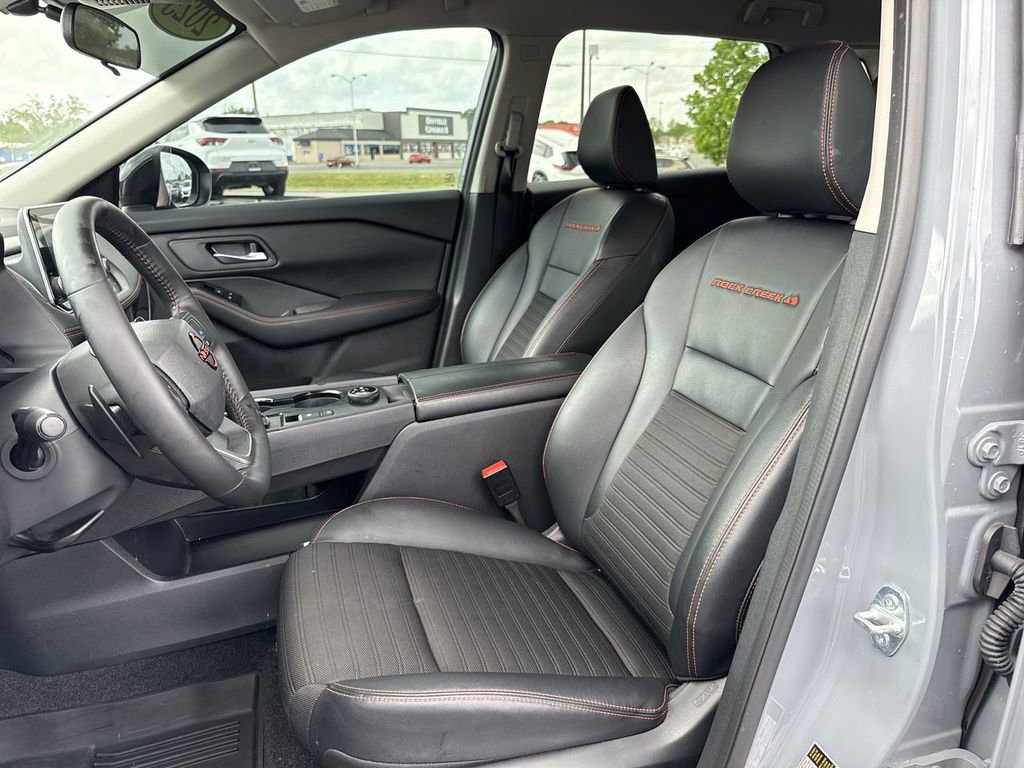 Used 2025 Nissan Rogue SV AWD/4WD image 22