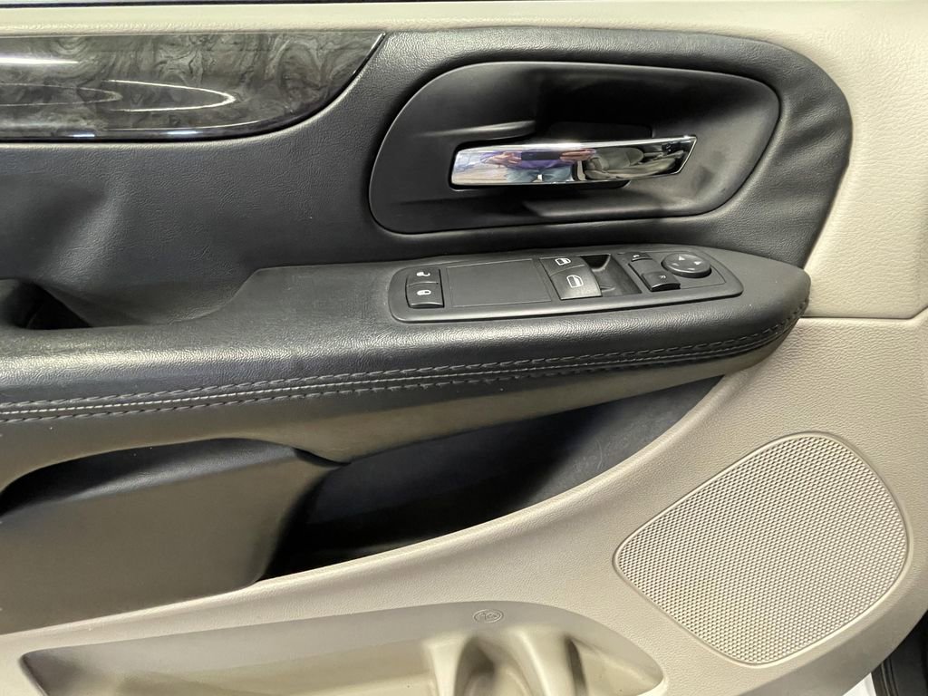 Used 2015 RAM C/V Tradesman w/ UConnect Hands-Free Group image 10