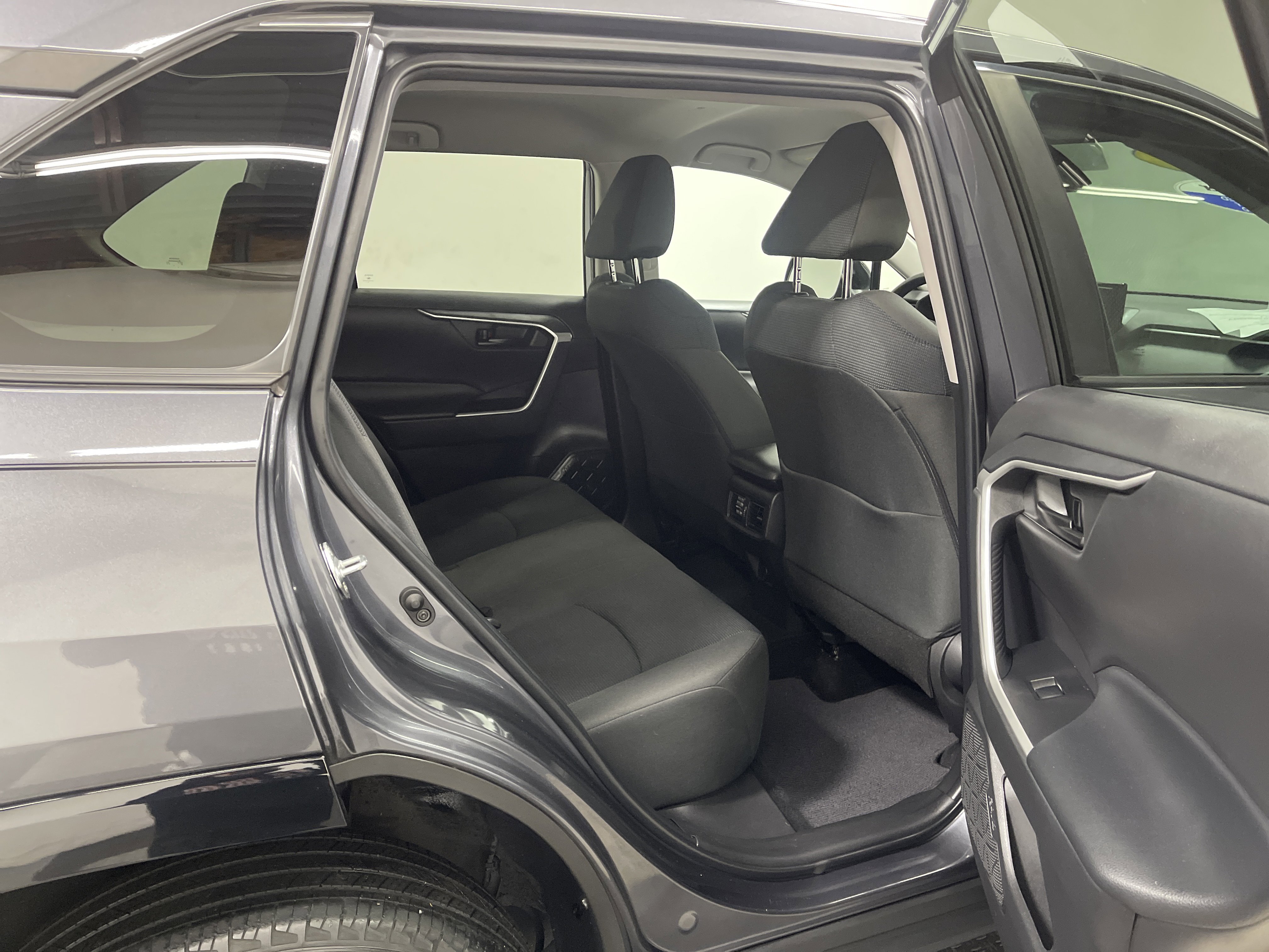 Used 2022 Toyota RAV4 LE image 21