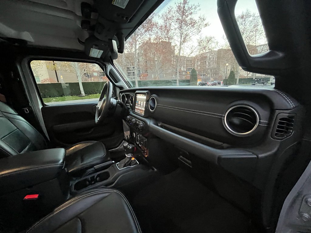 Used 2023 Jeep Wrangler Sahara image 26