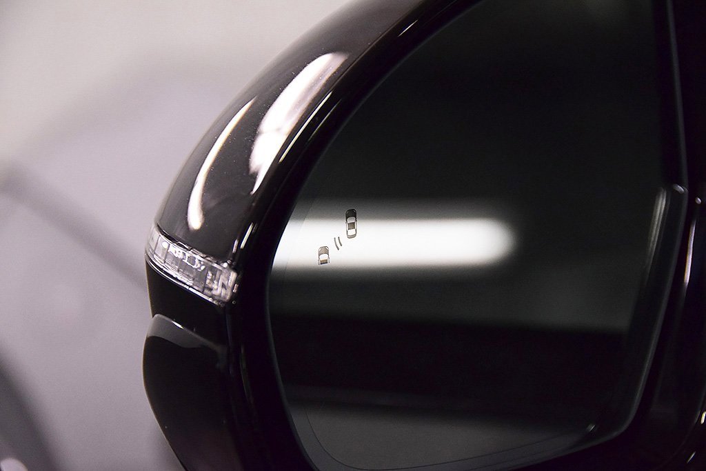 Used 2024 Lincoln Nautilus Reserve image 12