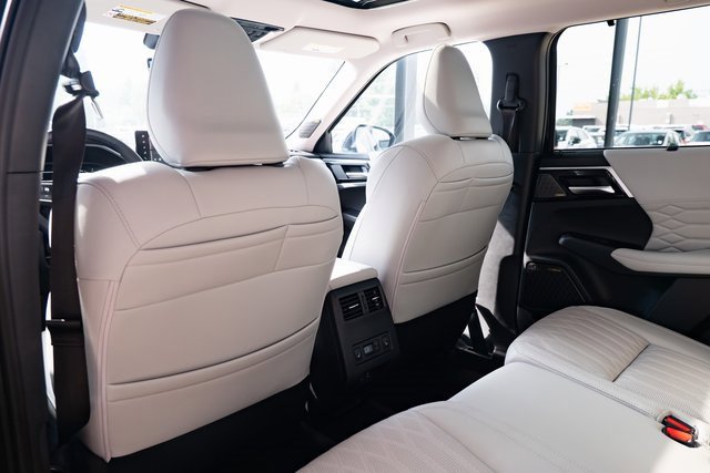 New 2025 Mitsubishi Outlander AWD image 27