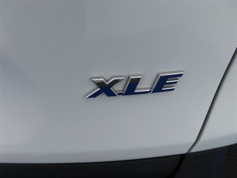 Used 2022 Toyota RAV4 XLE FWD image 14