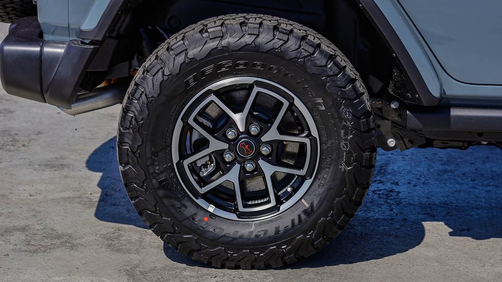 New 2026 Jeep Wrangler Unlimited Rubicon w/ Whitecap Package image 11