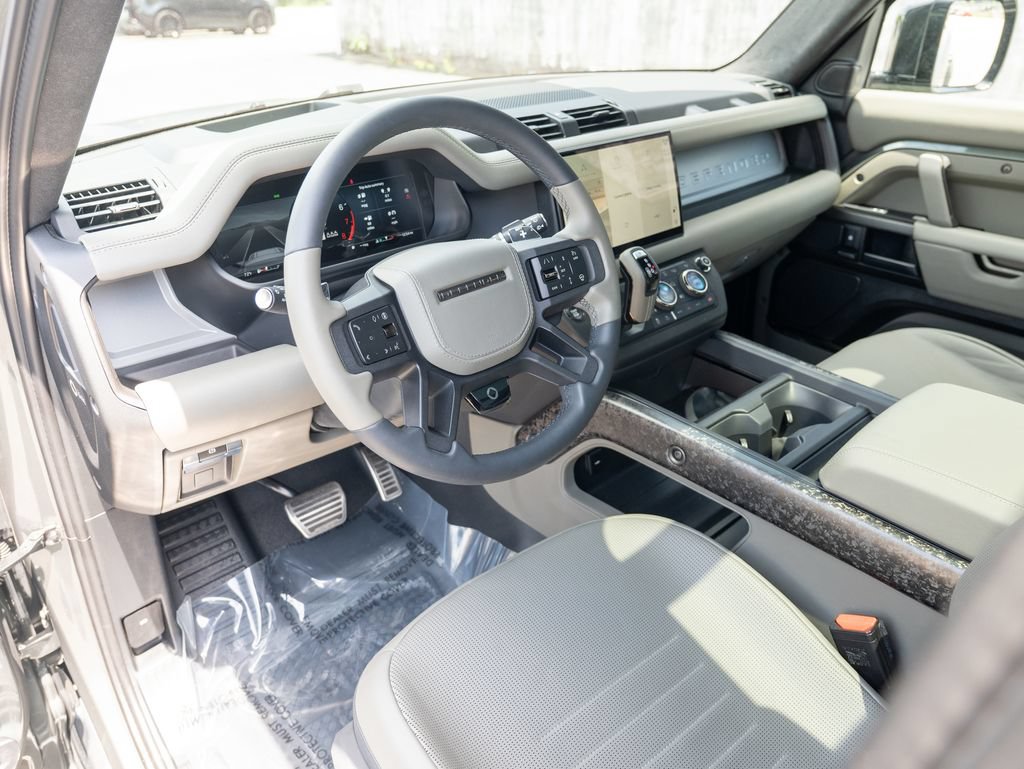 Used 2025 Land Rover Defender 110 AWD/4WD image 11