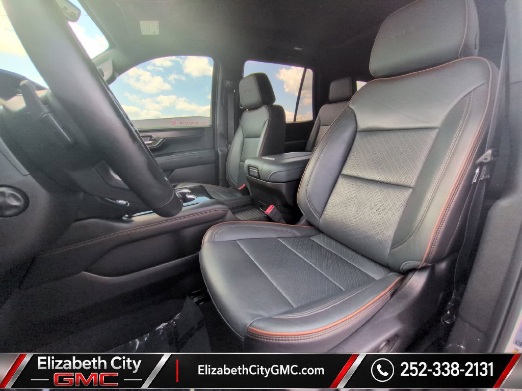 Used 2025 GMC Yukon AT4 w/ AT4 Premium Package AWD/4WD image 18