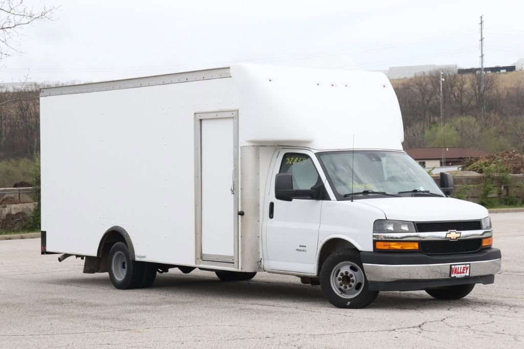 Used 2021 Chevrolet Express 4500 Extended w/ Power Convenience Package RWD image 2