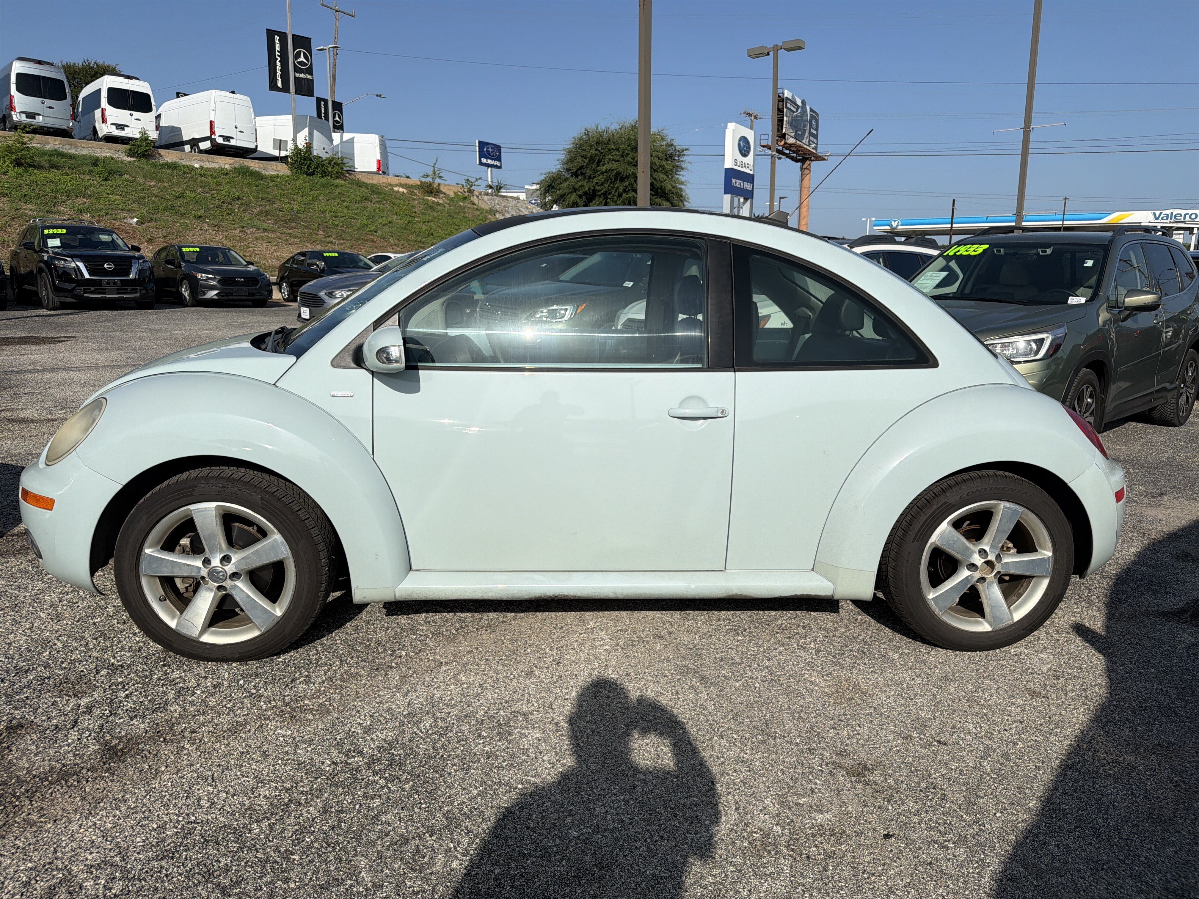 Used 2010 Volkswagen Beetle Coupe FWD image 6