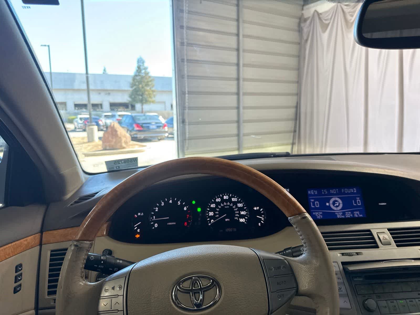 Used 2005 Toyota Avalon Limited FWD image 25