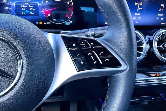 Used 2025 Mercedes-Benz GLB 250 4MATIC image 15