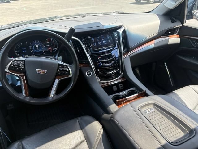 Used 2019 Cadillac Escalade ESV Luxury AWD/4WD image 23