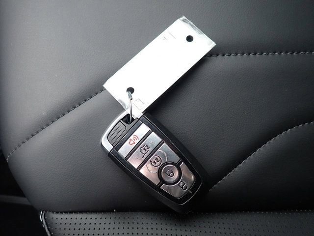 Certified 2025 Ford Escape Platinum w/ Premium Technology Package image 30