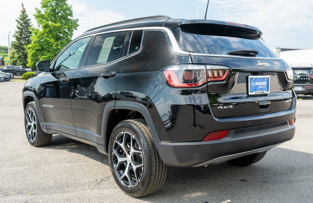 Used 2024 Jeep Compass Limited AWD/4WD image 8