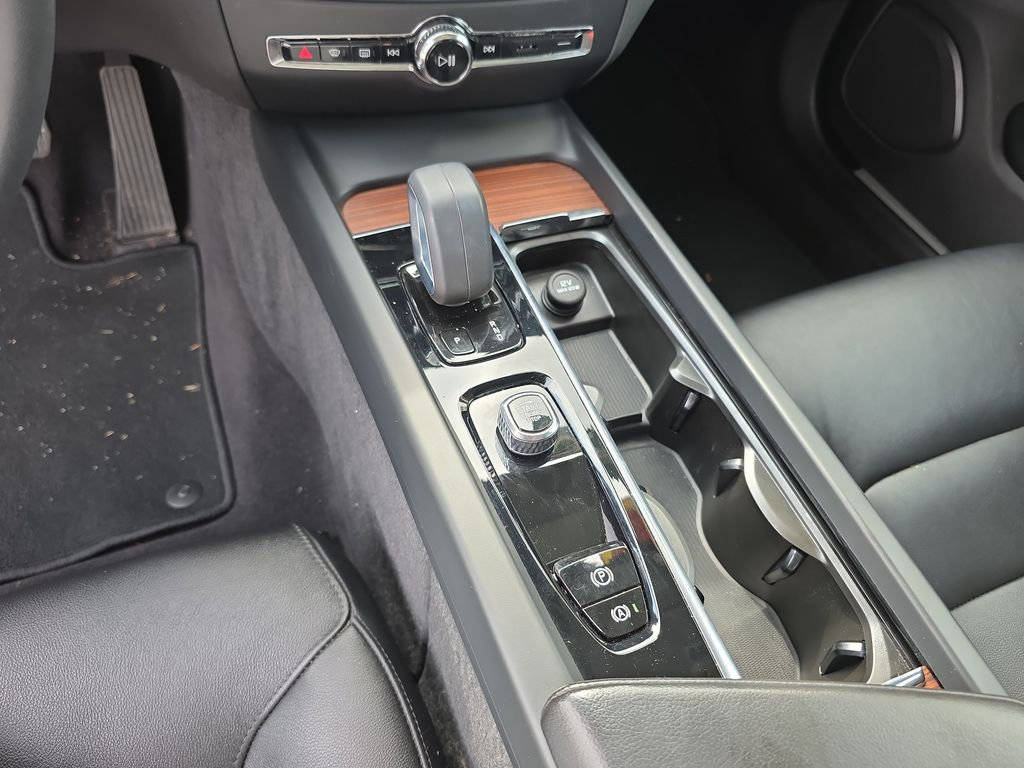 Used 2022 Volvo S60 B5 Momentum w/ Protection Package Premier AWD/4WD image 27