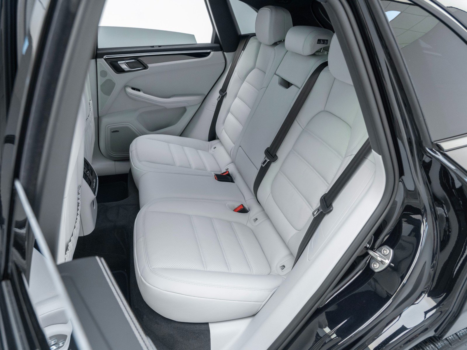 New 2026 Porsche Macan S AWD/4WD image 30
