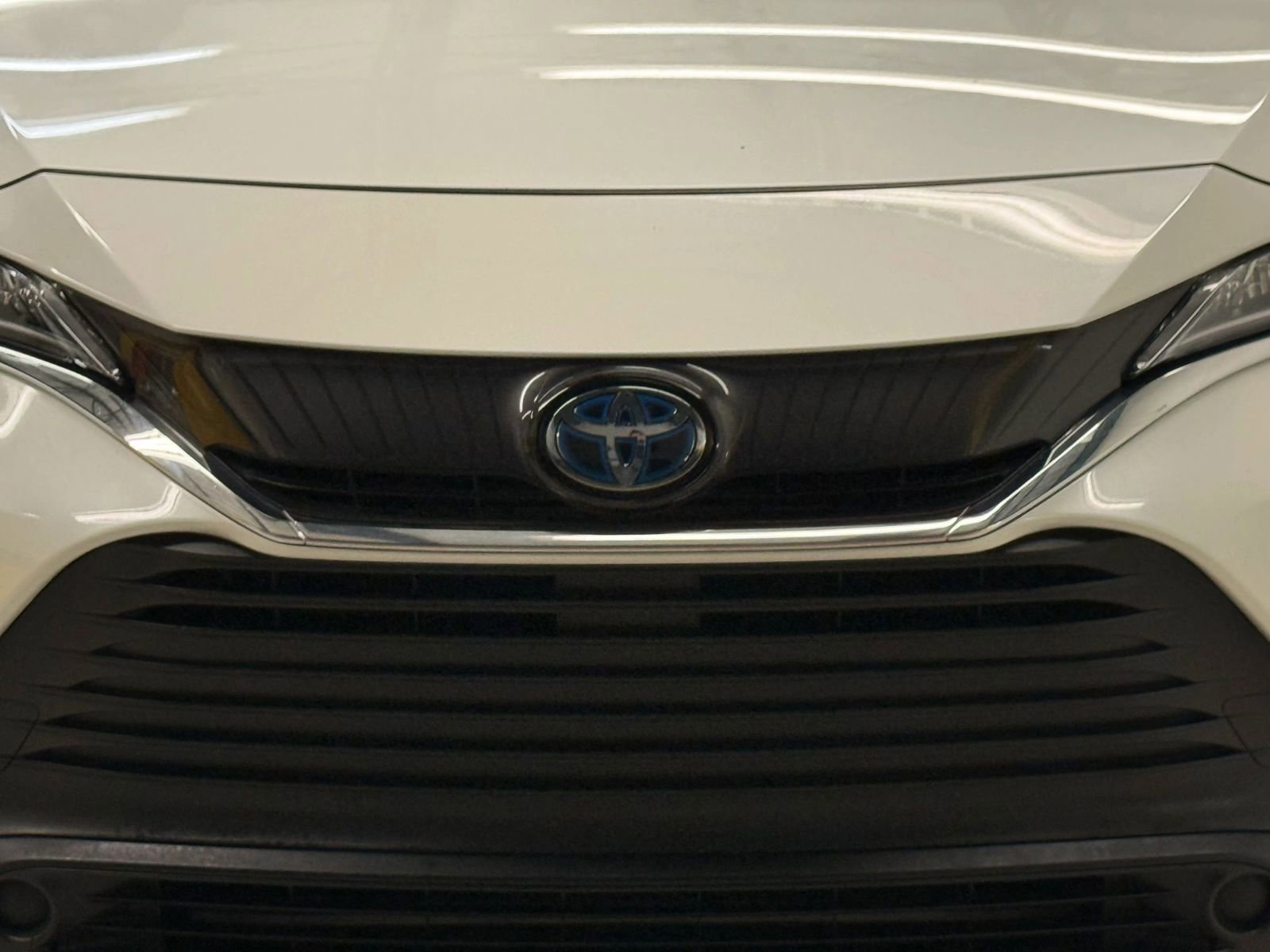 Used 2021 Toyota Venza LE image 5