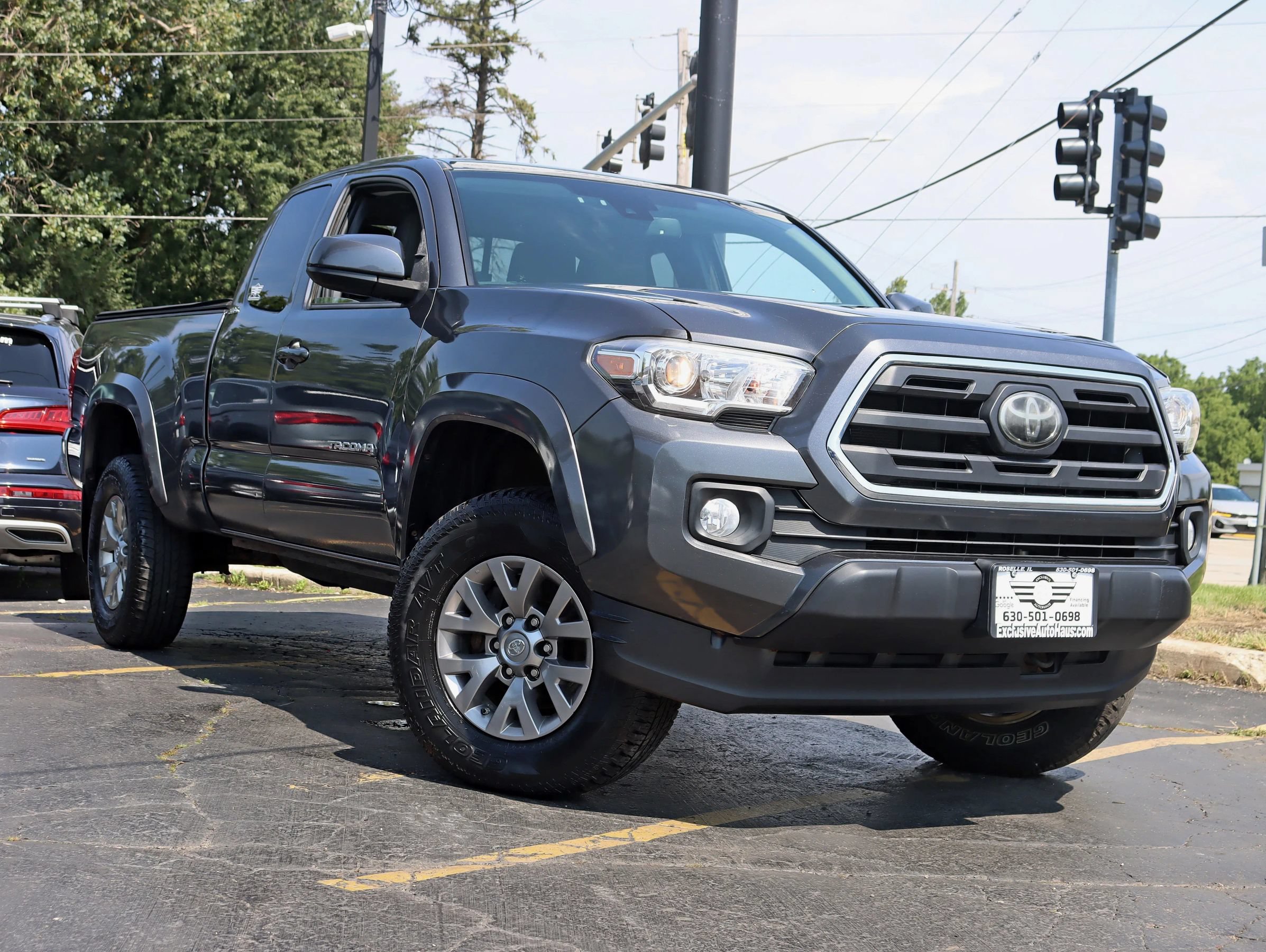 Used 2018 Toyota Tacoma SR5 AWD/4WD image 8
