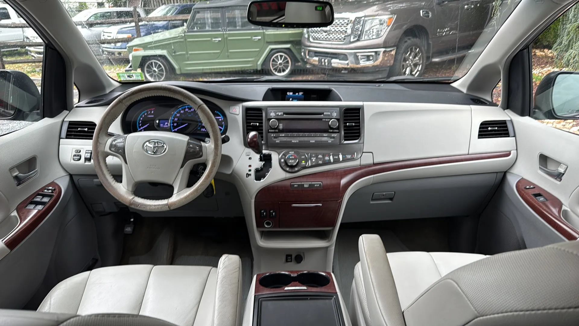 Used 2013 Toyota Sienna XLE FWD image 27