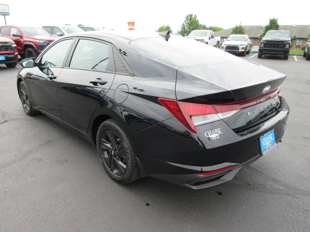 Used 2022 Hyundai Elantra SEL FWD image 3