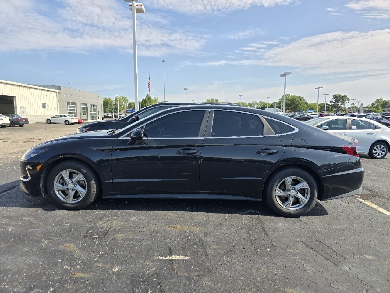 Used 2020 Hyundai Sonata SE w/ Preferred Accessory Package FWD image 4