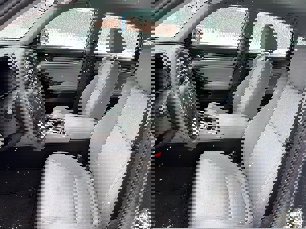 Used 2018 Honda Accord LX image 10