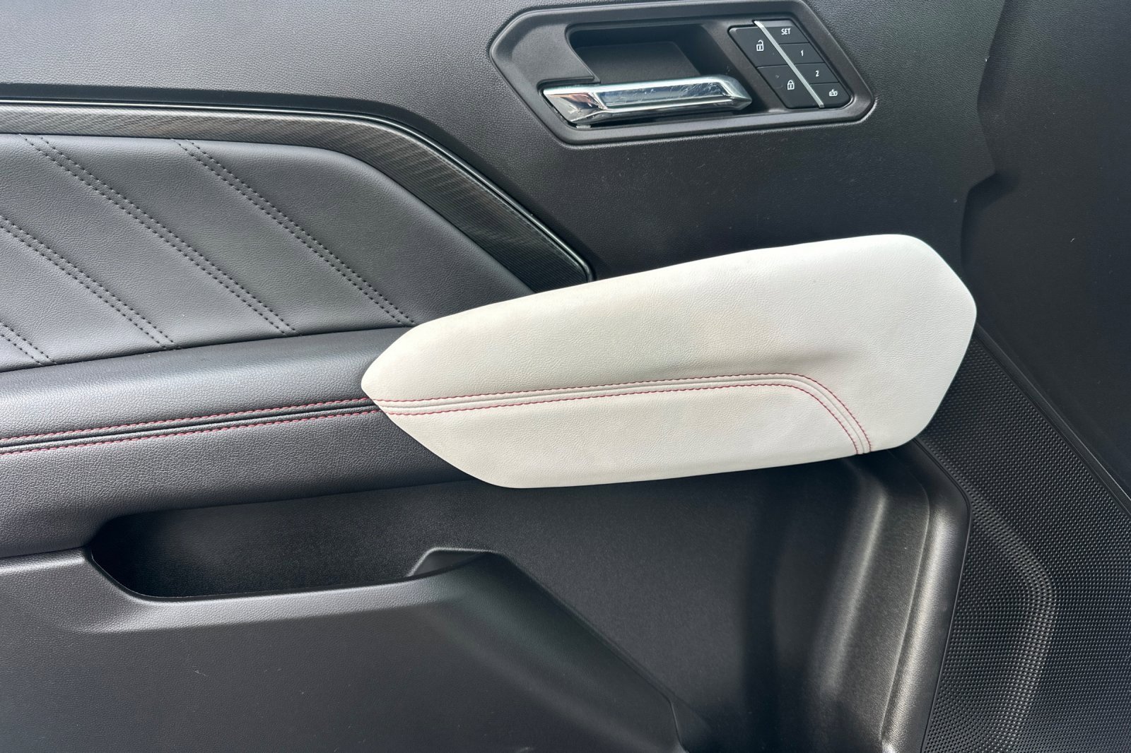 Used 2023 GMC Canyon AT4X w/ Edition 1 image 11