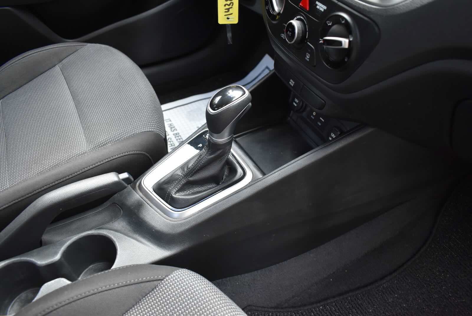 Used 2020 Hyundai Accent SE FWD image 40