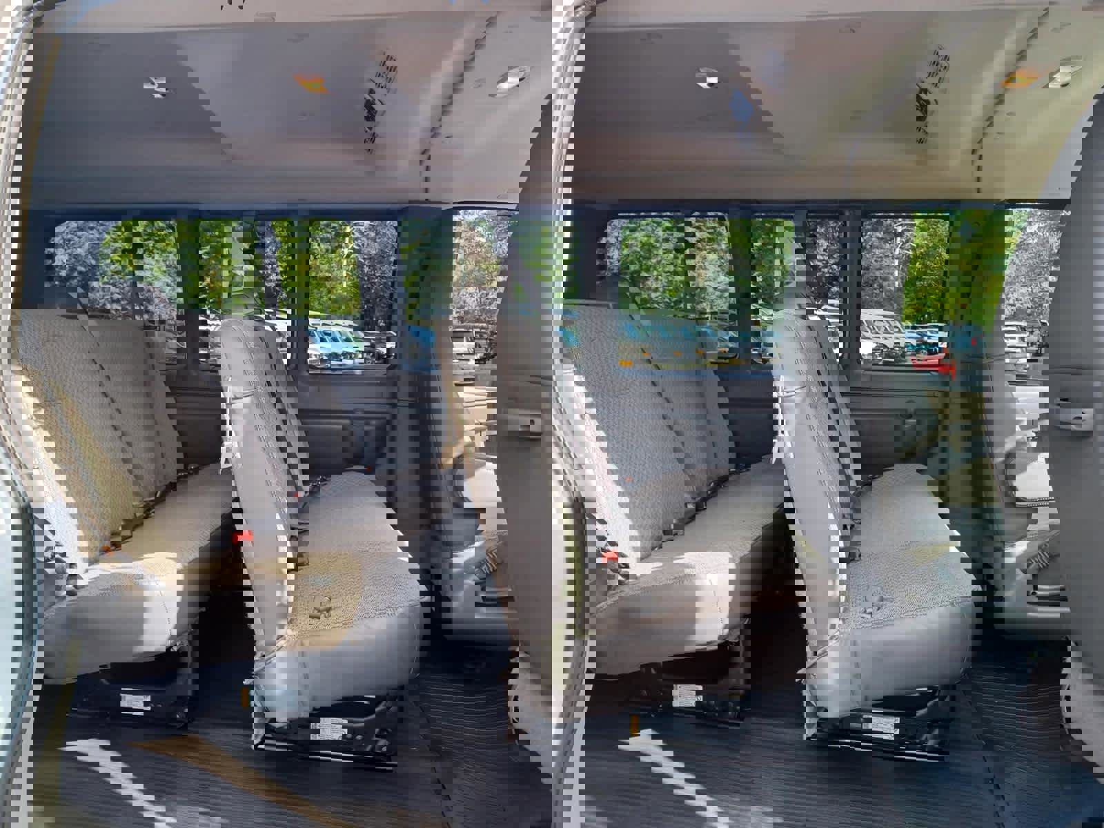 Used 2025 Chevrolet Express 3500 LS w/ Chrome Appearance Package RWD image 12