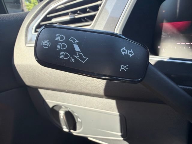 Used 2023 Volkswagen Tiguan SE R-Line AWD/4WD image 23